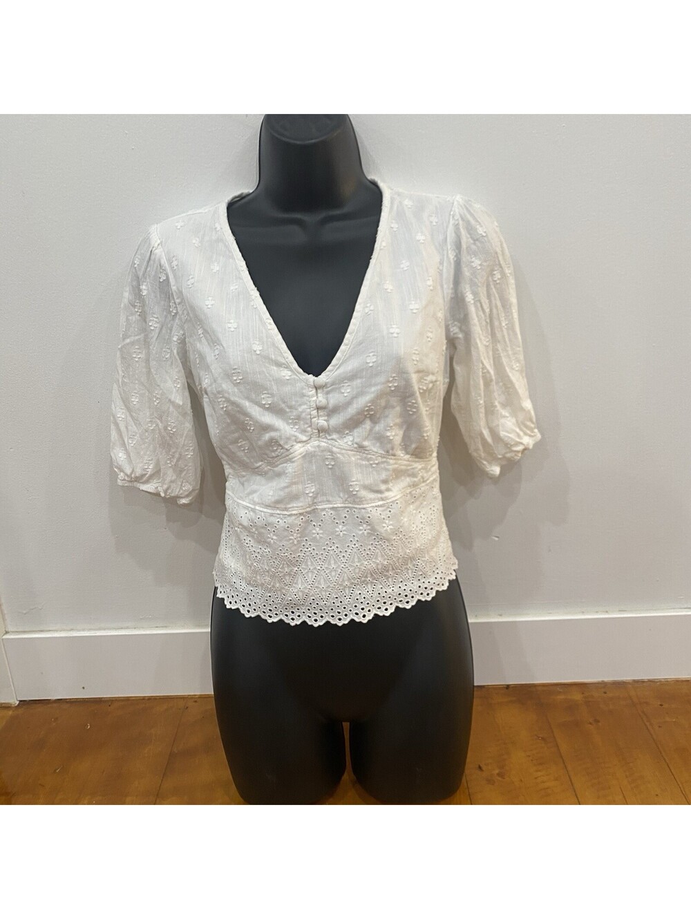 Abercrombie & Fitch Size XS Cropped Eyelet V-Neck Puff Sleeve Lace Blouse White